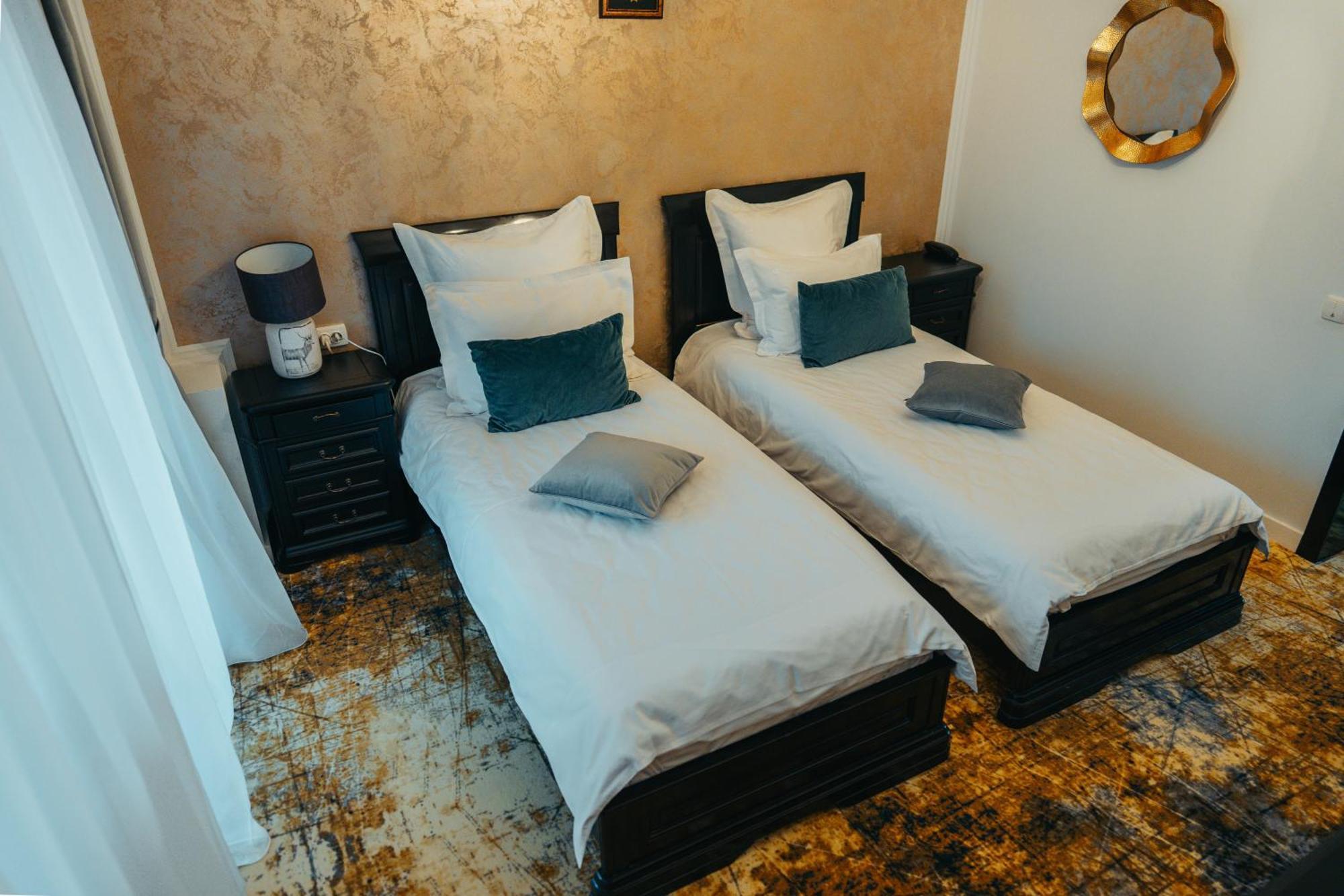 Curtea Domneasca Hotell Vaslui Exteriör bild