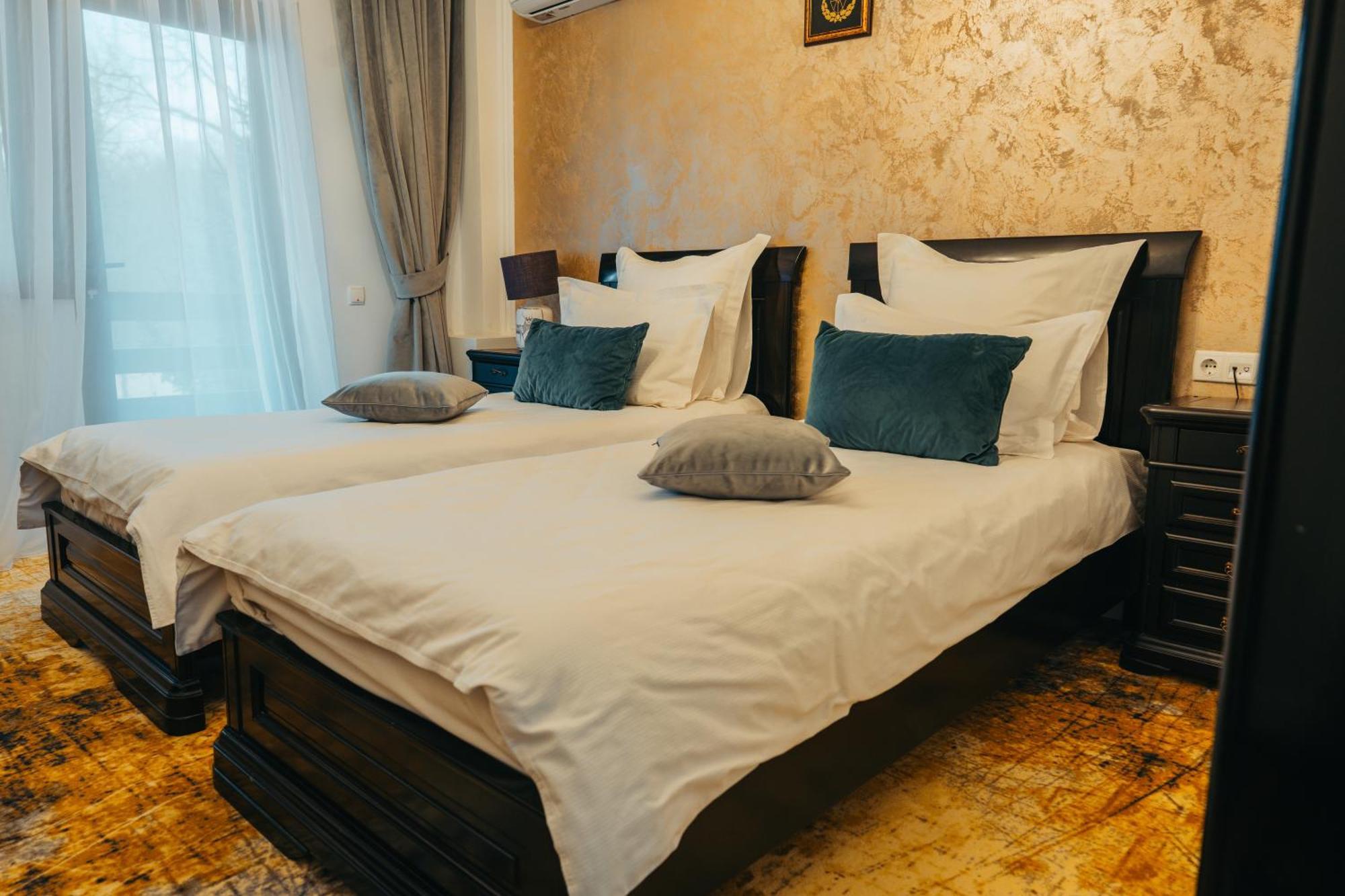 Curtea Domneasca Hotell Vaslui Exteriör bild