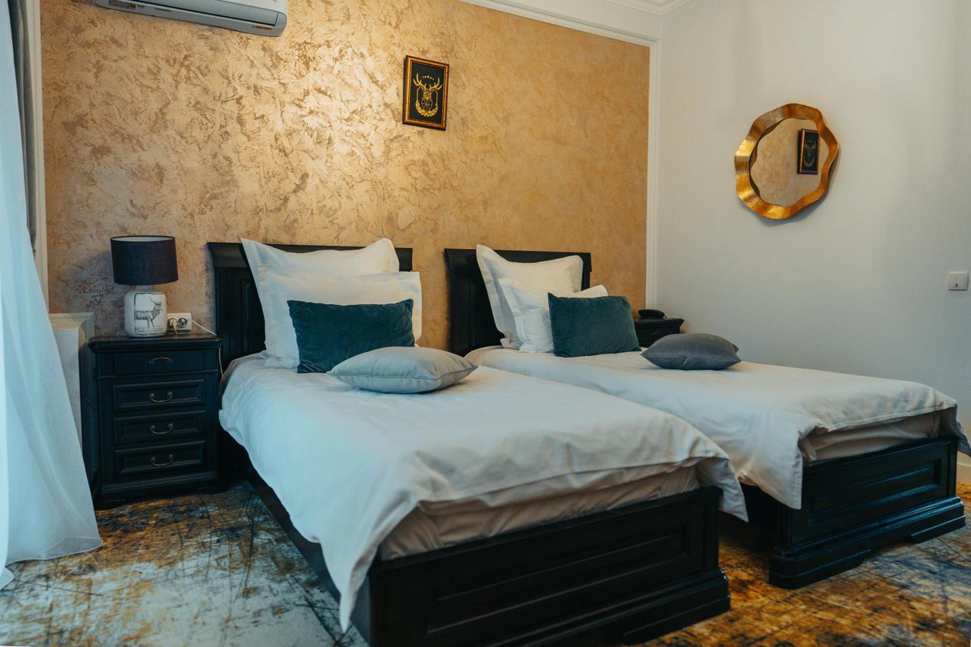 Curtea Domneasca Hotell Vaslui Exteriör bild
