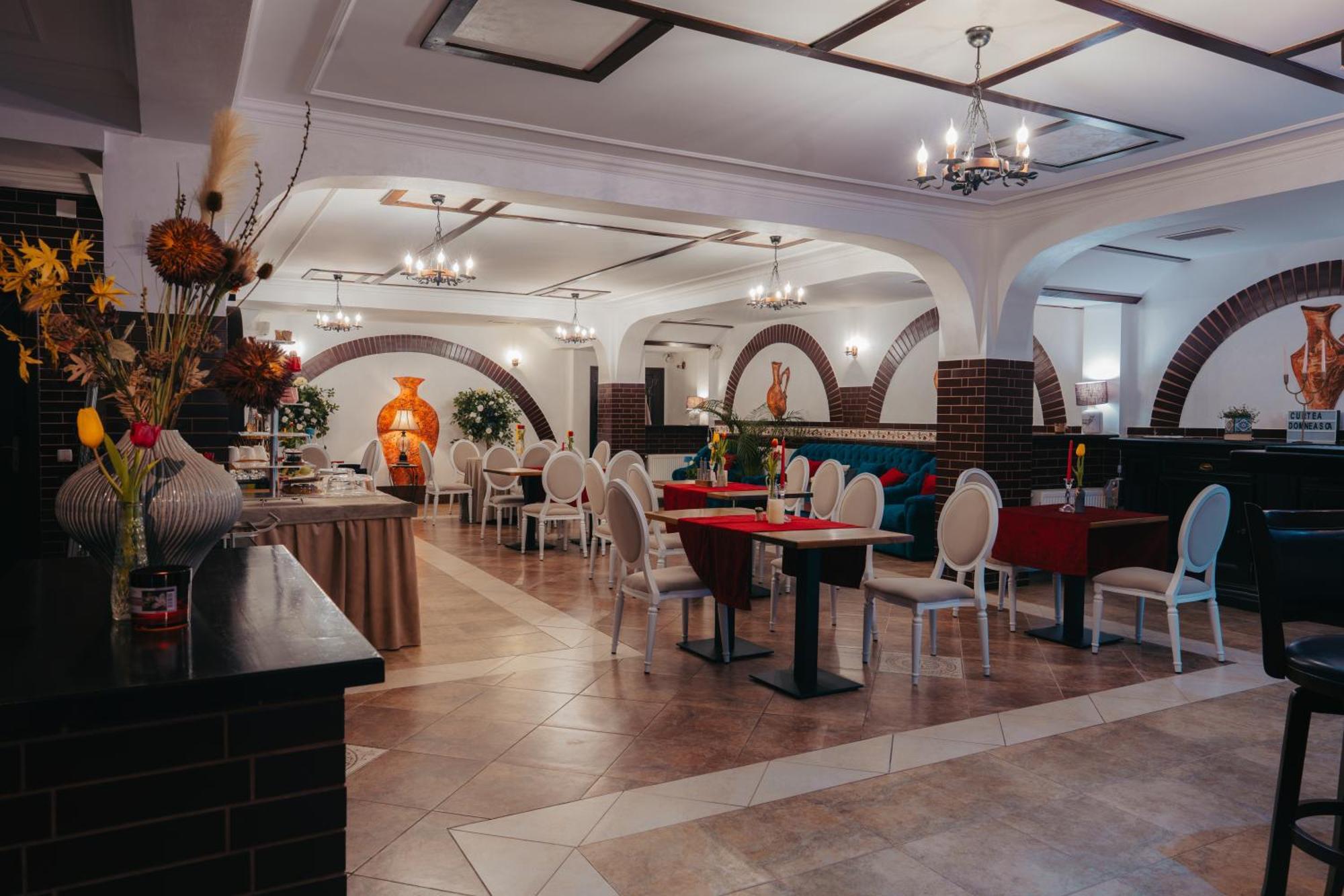 Curtea Domneasca Hotell Vaslui Exteriör bild