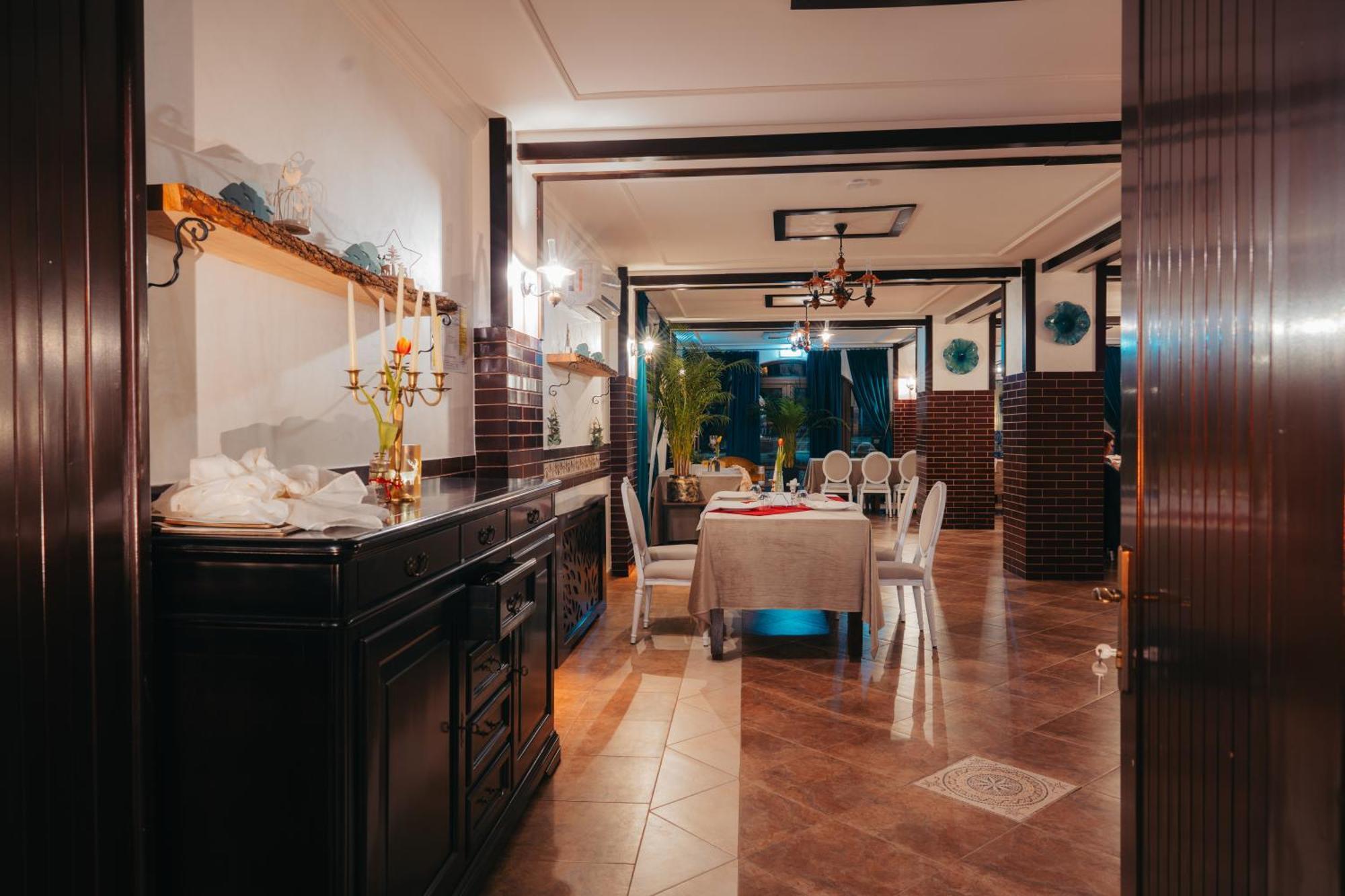 Curtea Domneasca Hotell Vaslui Exteriör bild